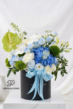 «Букет в шляпной коробке "Azure Serenity"»