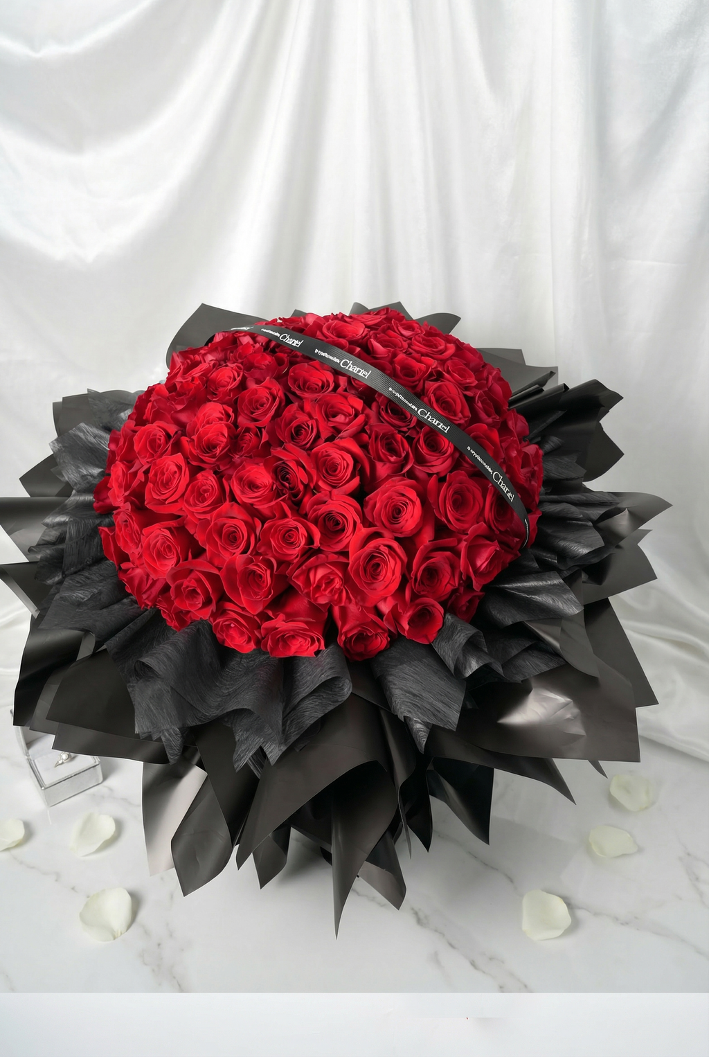 “100 Red Roses Round Bouquet: A Timeless Emblem of Passionate Devotion”