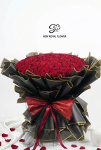 Royal Passion – 300 Red Roses Grand Bouquet