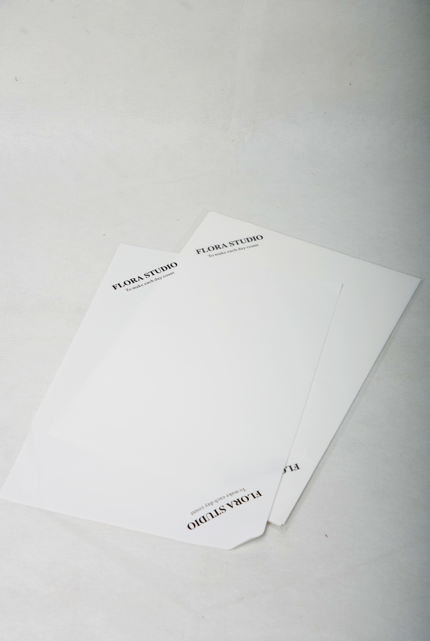 Printed White Flower Bouquet Wrapping Sheets – Minimal Text Design (Set of 10)