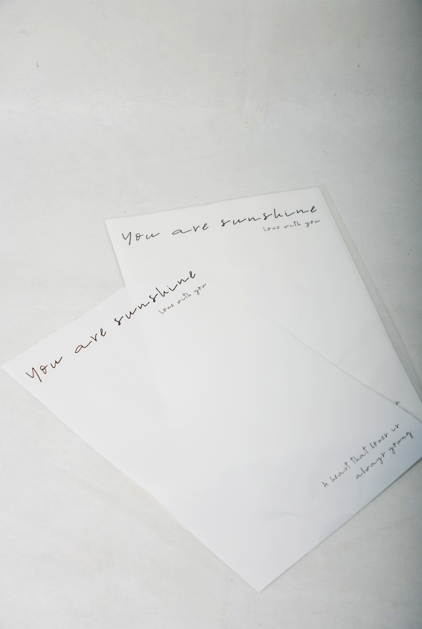 Printed White Flower Bouquet Wrapping Sheets – Minimal Text Design (Set of 10)