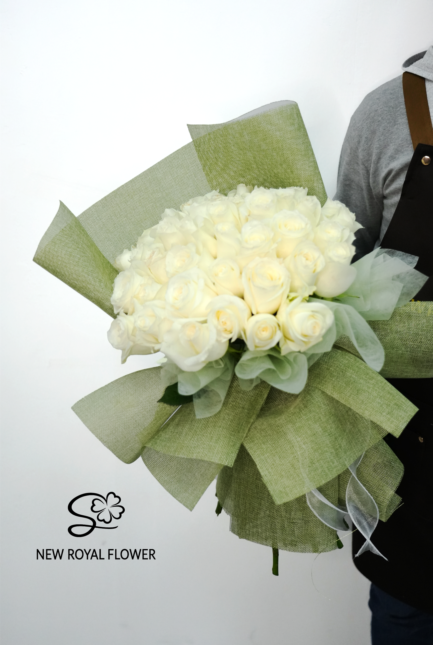 Ivory Grace Rose Bouquet