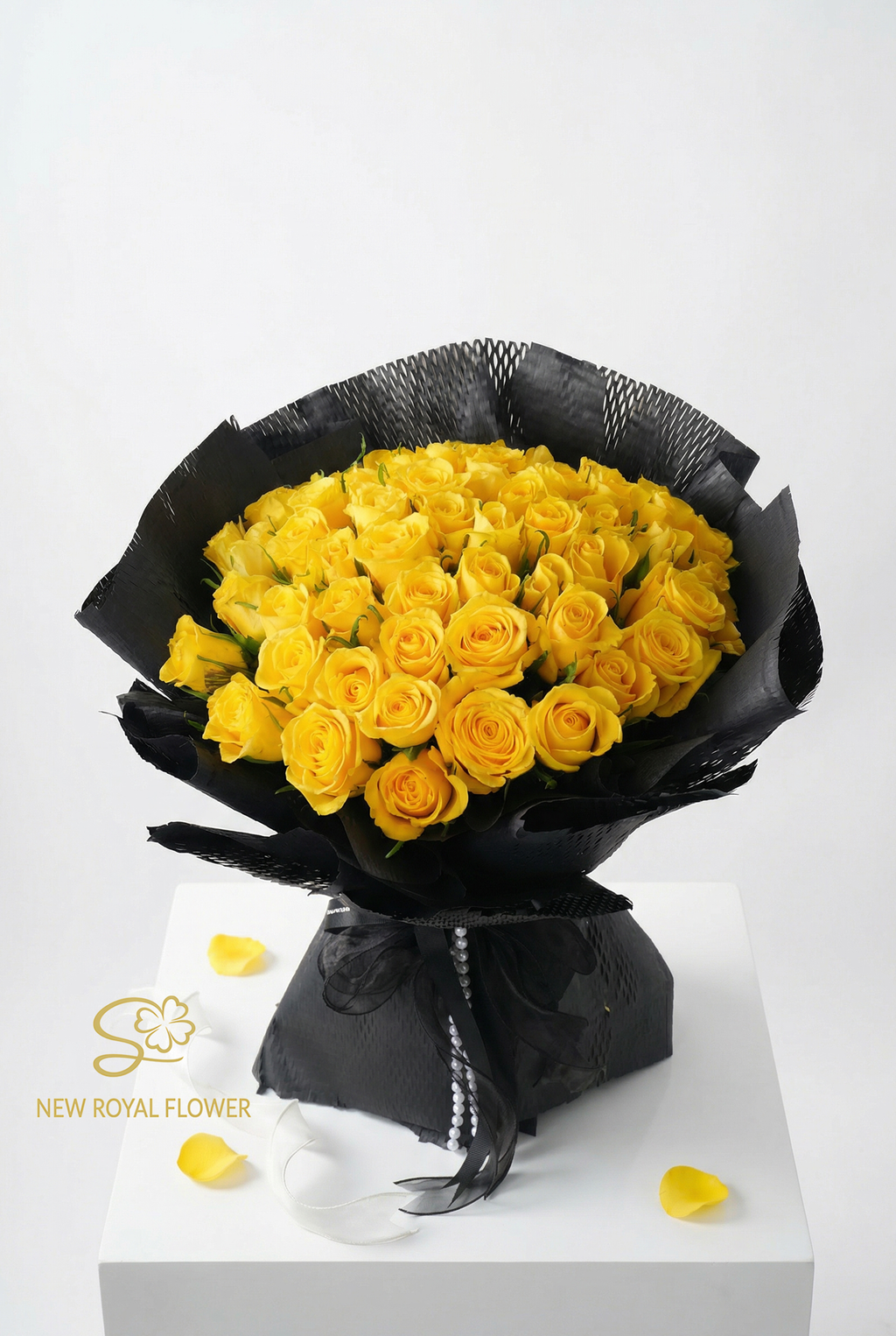 Golden Radiance Rose Bouquet