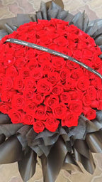 “100 Red Roses Round Bouquet: A Timeless Emblem of Passionate Devotion”